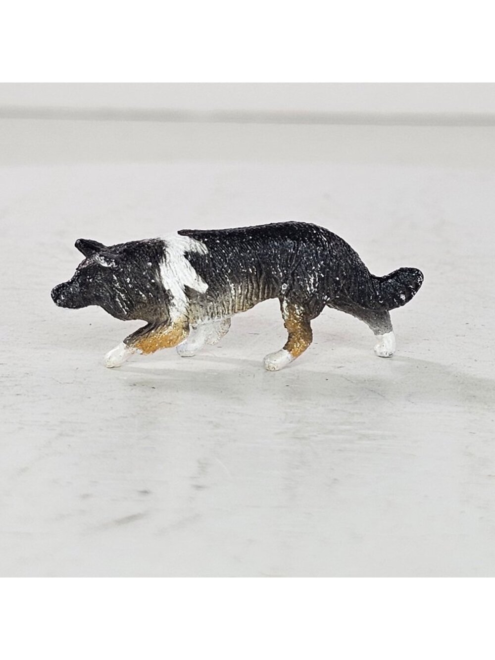 Breyer Stablemate Animal Border Collie Dog #59204 Tri Colored Shepherd - Picture 1 of 8